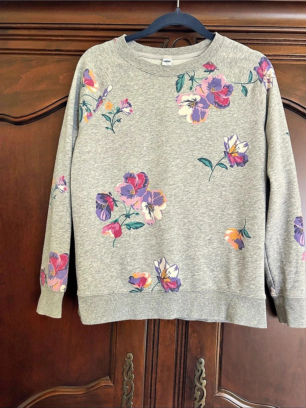 Old Navy Floral Sweatshirt in Gray Size Small